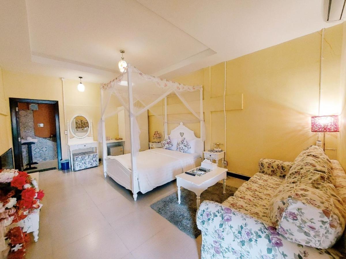 Retro Box Hotel Чумфон Екстериор снимка
