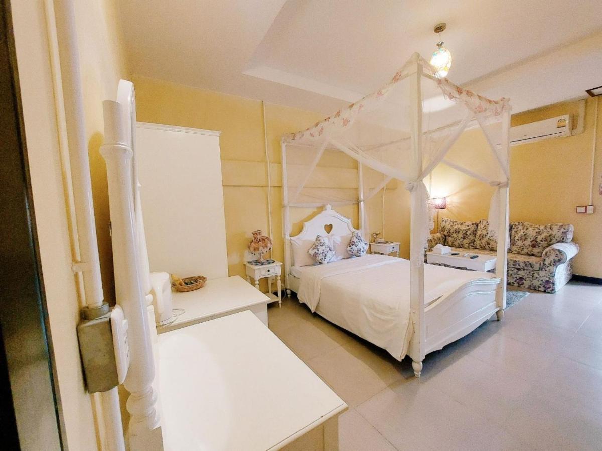 Retro Box Hotel Чумфон Екстериор снимка