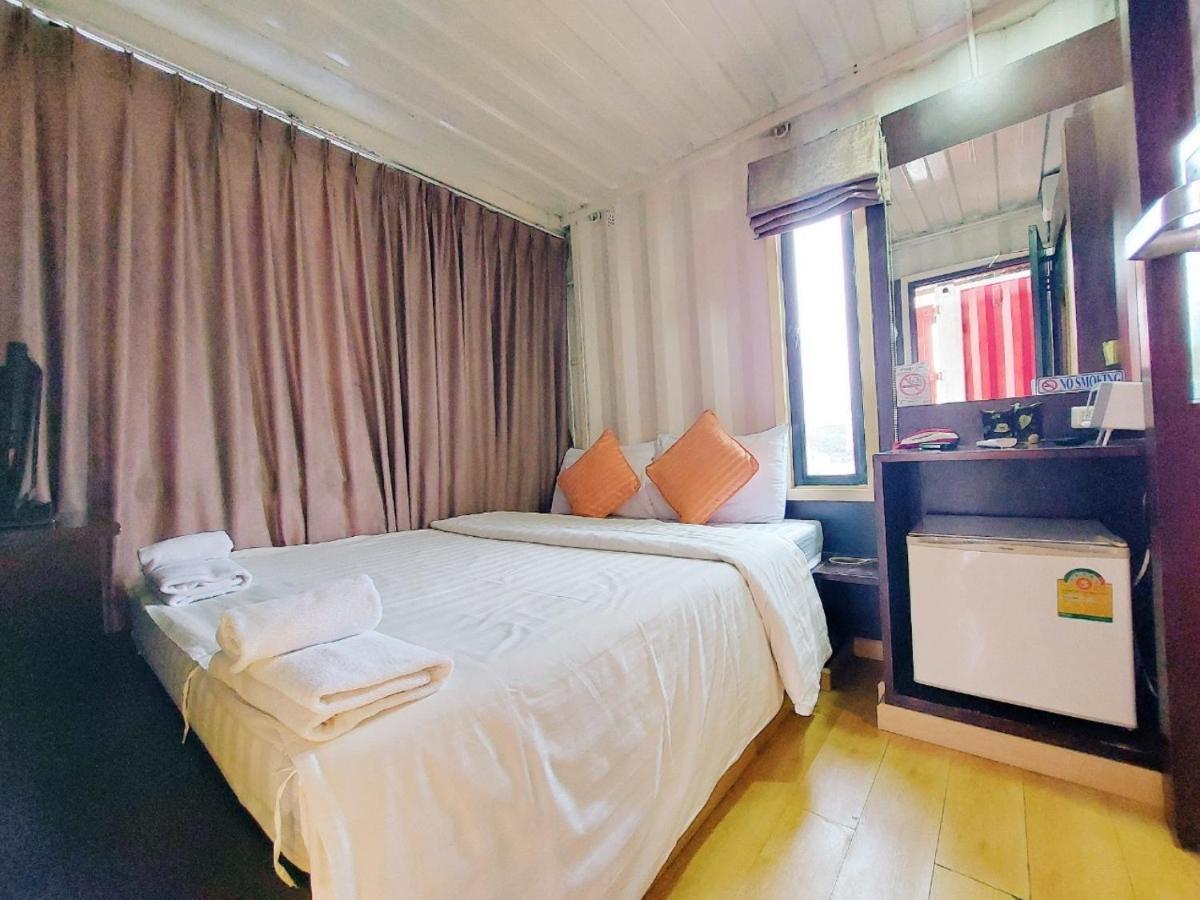 Retro Box Hotel Чумфон Екстериор снимка