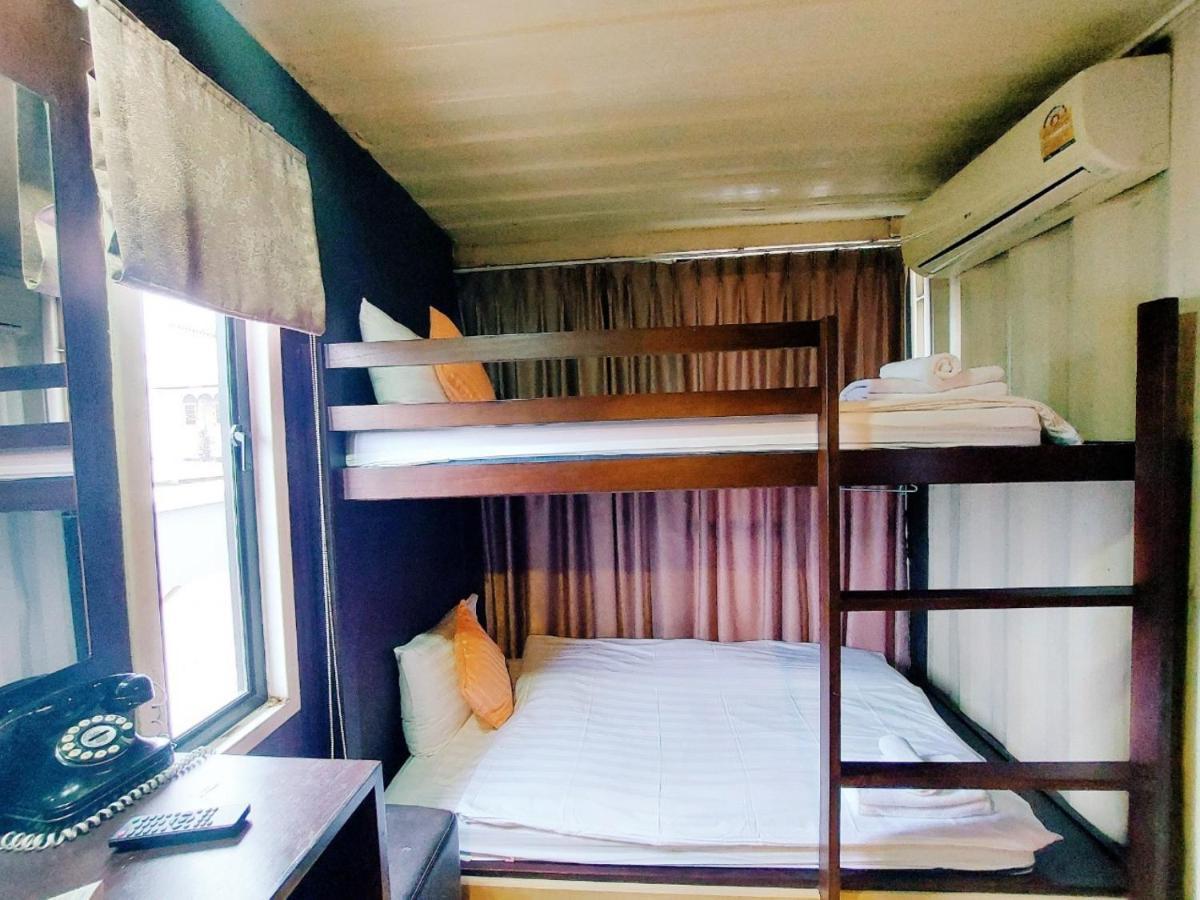Retro Box Hotel Чумфон Екстериор снимка