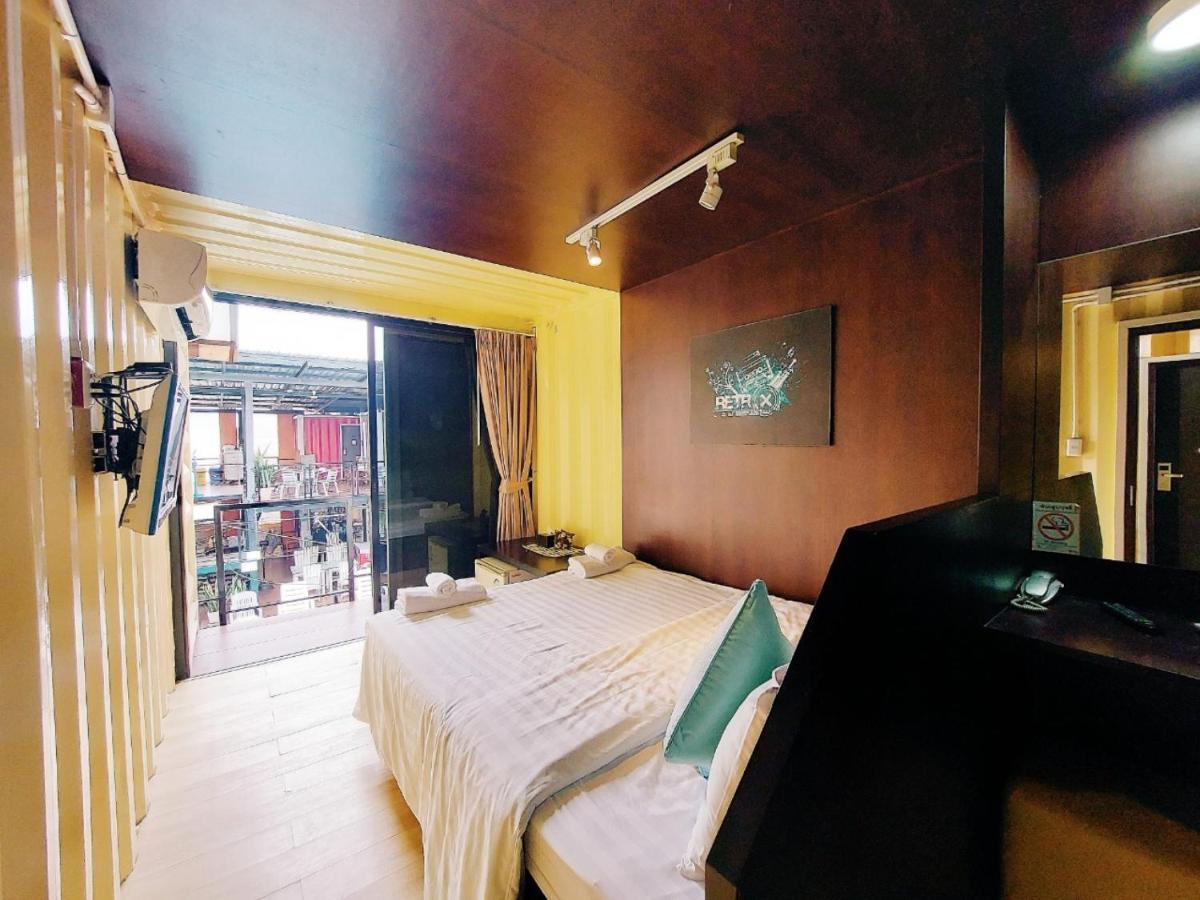 Retro Box Hotel Чумфон Екстериор снимка