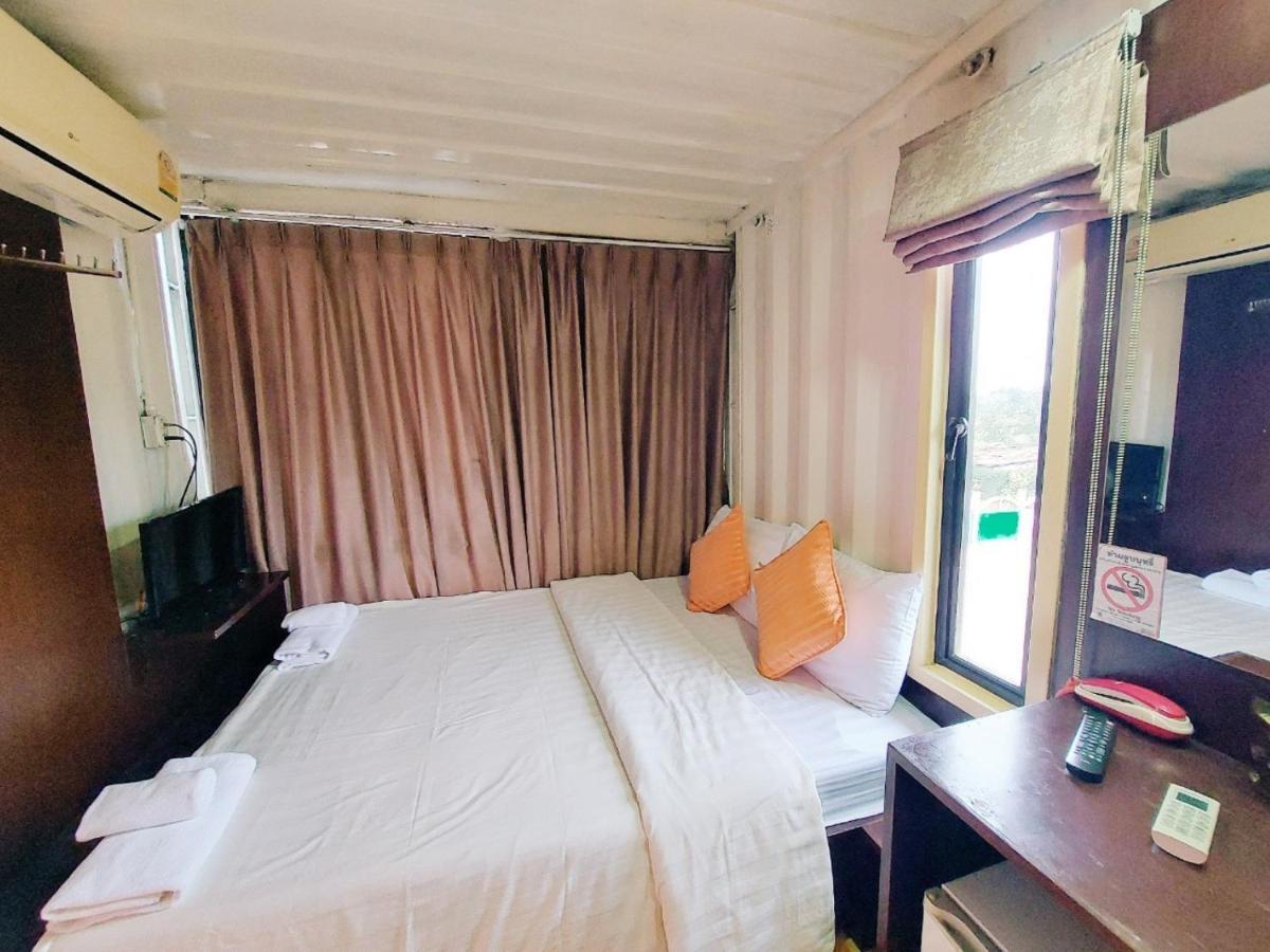 Retro Box Hotel Чумфон Екстериор снимка