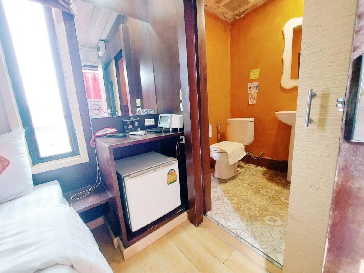 Retro Box Hotel Чумфон Екстериор снимка