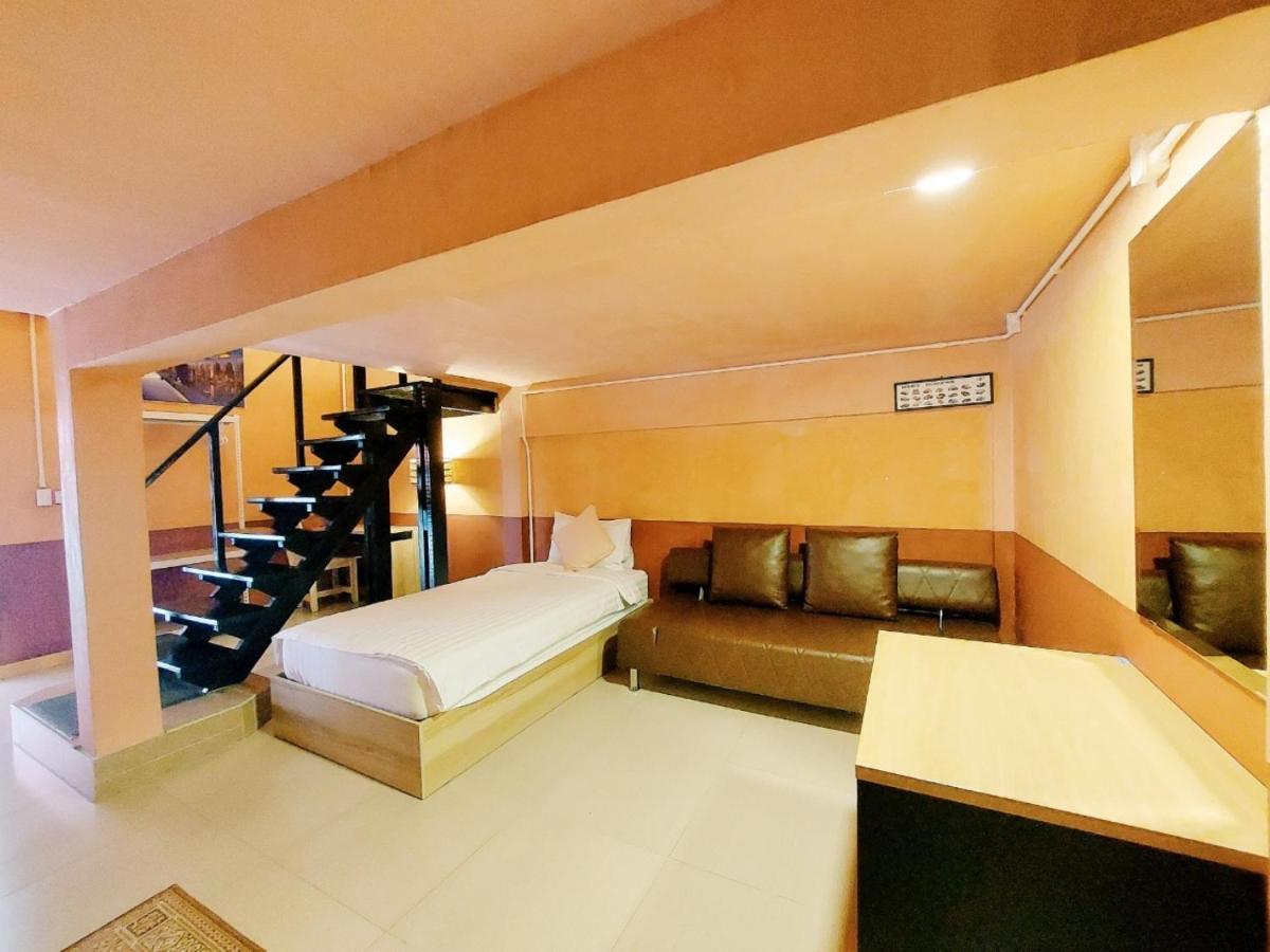 Retro Box Hotel Чумфон Екстериор снимка