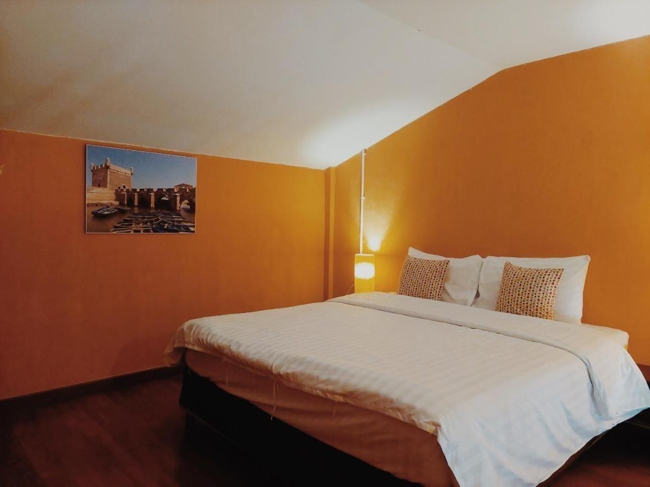 Retro Box Hotel Чумфон Екстериор снимка